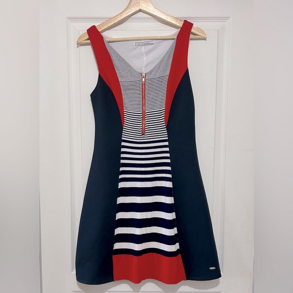 COCO&TASHI SLEEVELESS MINI DRESS LINED WITH FRONT ZIPPER SIZE SMALL - Picture 1 of 7